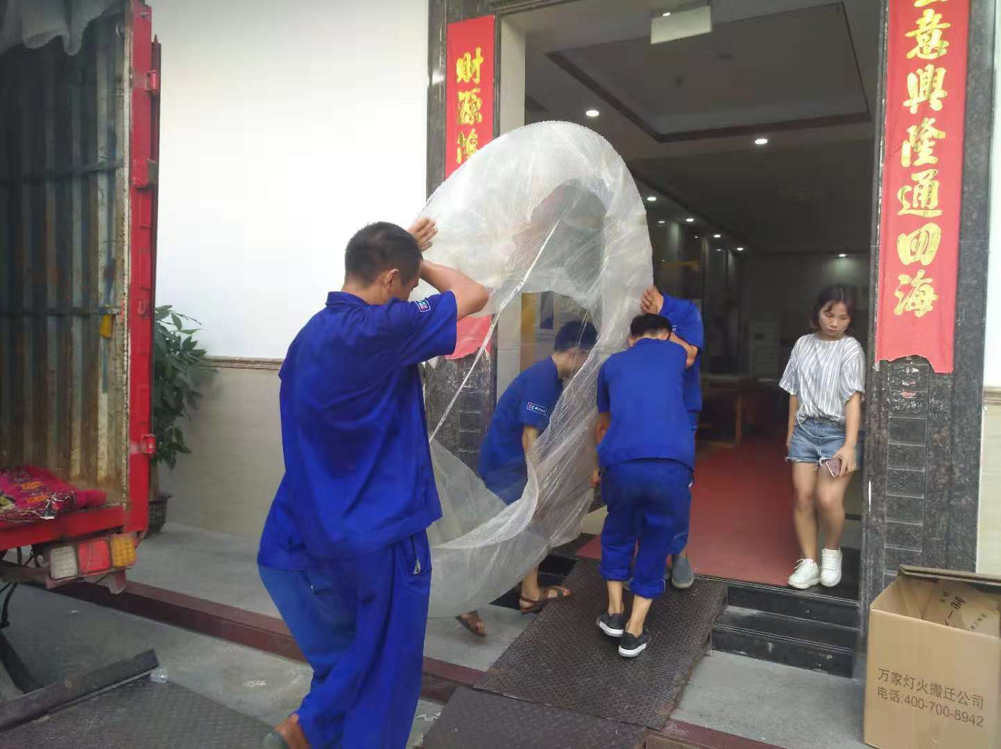 隔壁麻将馆昼夜不休，为了生涯不得不找搬场公司！